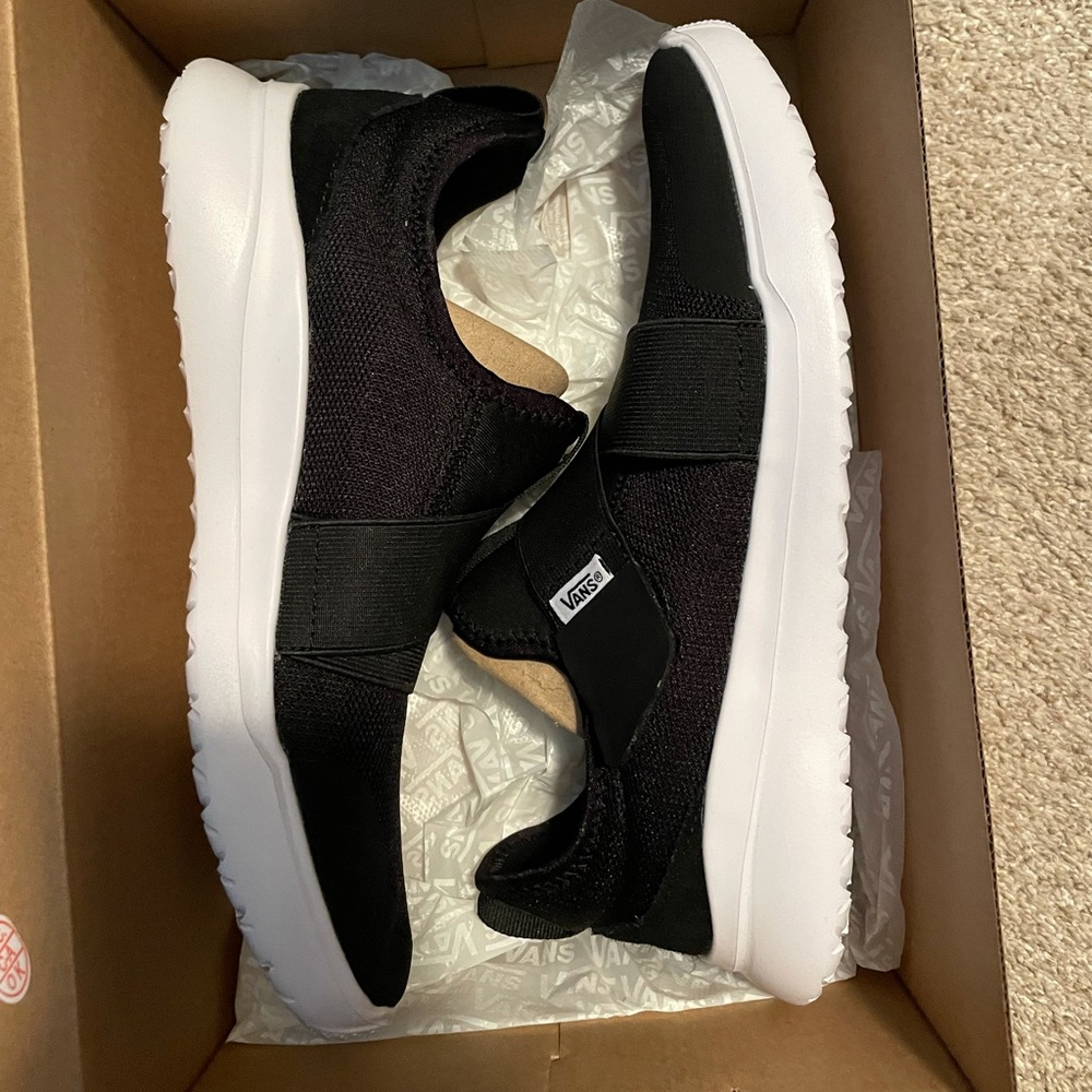 BRAND NEW Vans tennis shoes